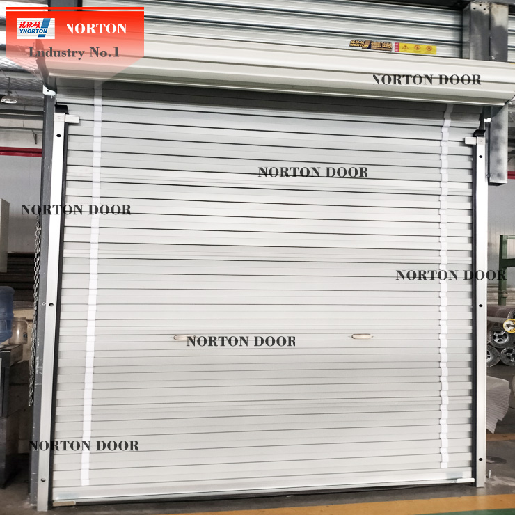 Norton Dloup Doors можно настроить в различных цветах и ​​стилях.
